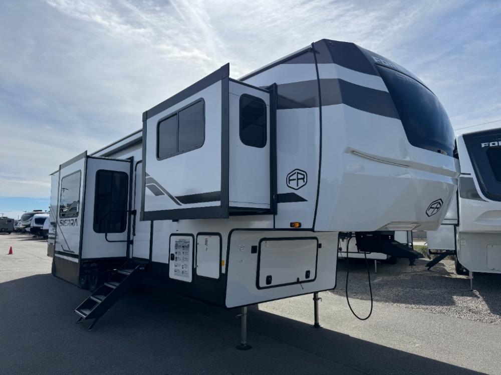 2025 Forest River Sierra fifth wheel 3990FL