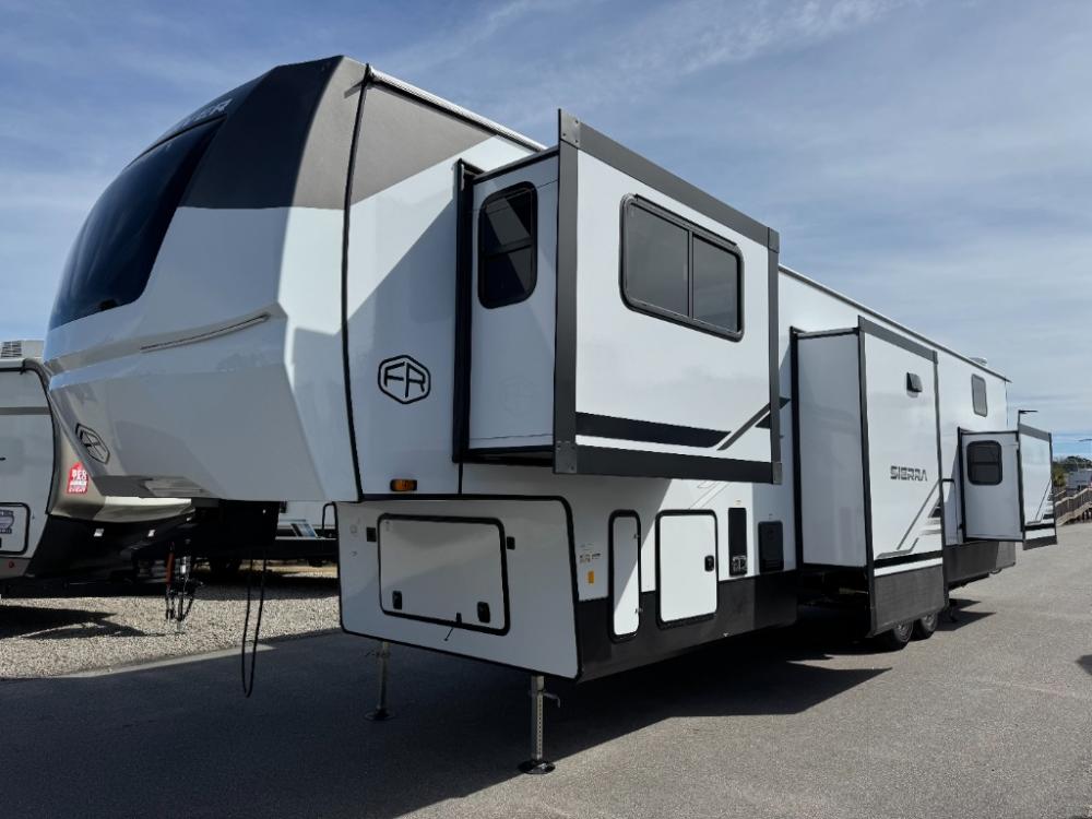 2025 Forest River Sierra fifth wheel 3990FL