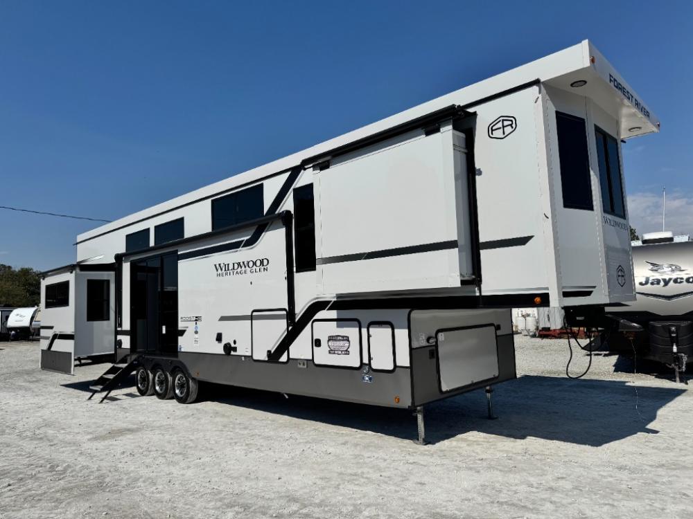 2025 Forest River Wildwood Heritage Glen fifth wheel ROOST43
