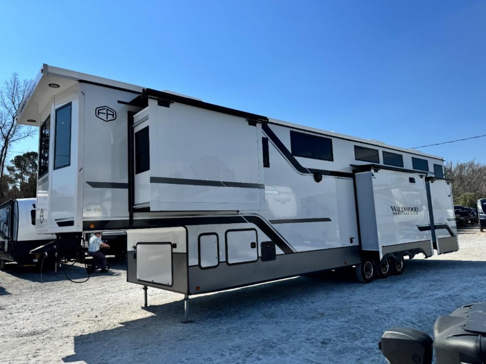 2025 Forest River Wildwood Heritage Glen fifth wheel ROOST43