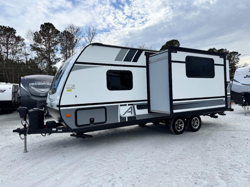 2022 Coachmen Apex Ultra-Lite travel trailer 215RBK