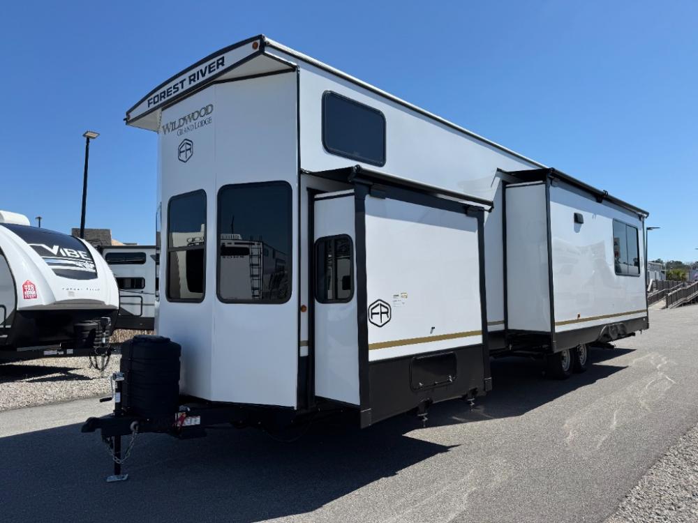 2025 Forest River Wildwood Grand Lodge destination trailer 42VIEW