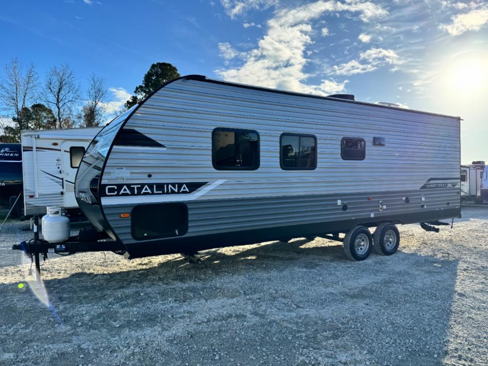 2025 Coachmen RV Catalina Summit Series 8 travel trailer 261BH