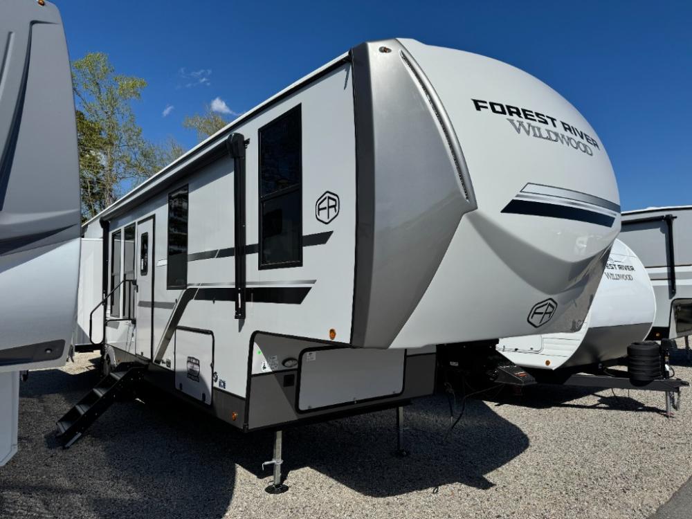 2025 Forest River Wildwood Heritage Glen fifth wheel 38VERANDA