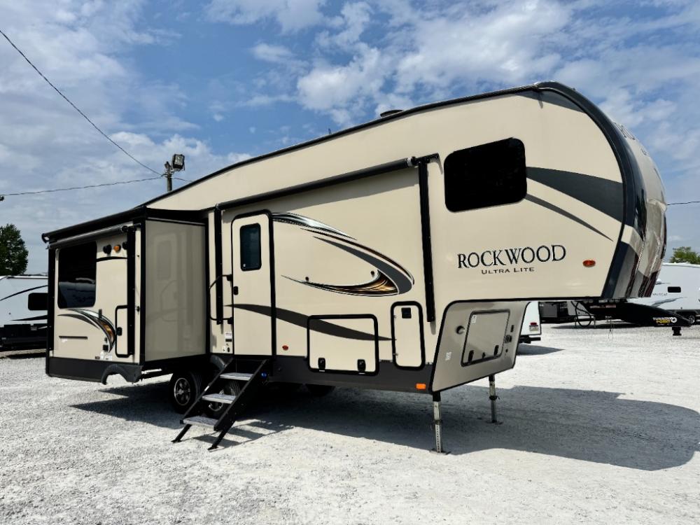 2020 Forest River Rockwood Ultra Lite fifth wheel 2889WS