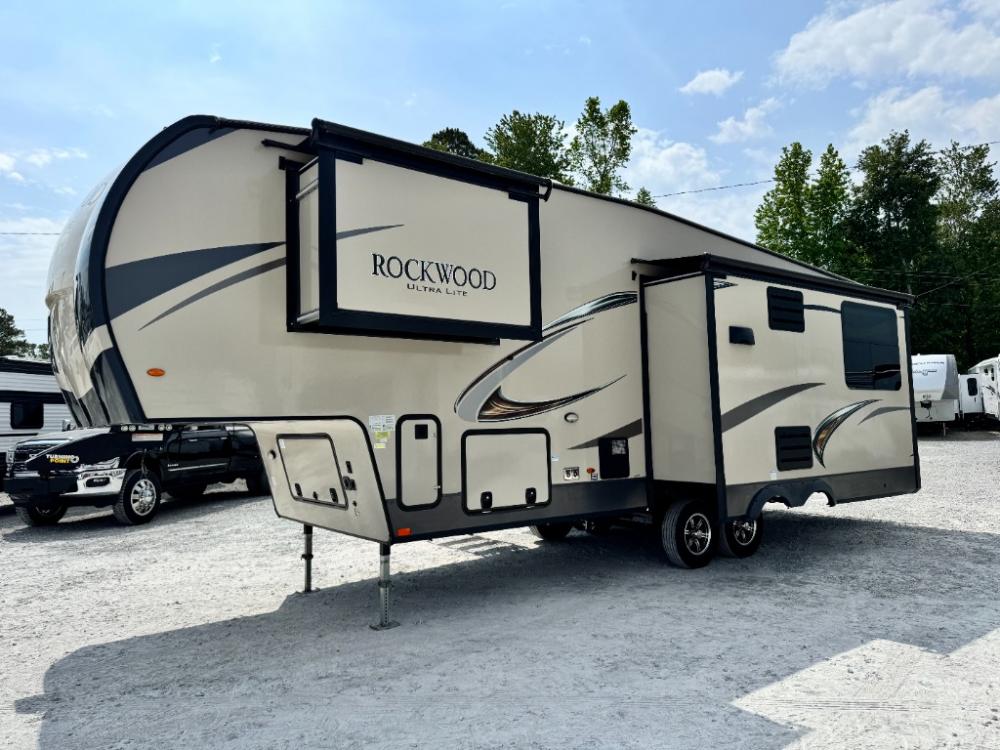 2020 Forest River Rockwood Ultra Lite fifth wheel 2889WS