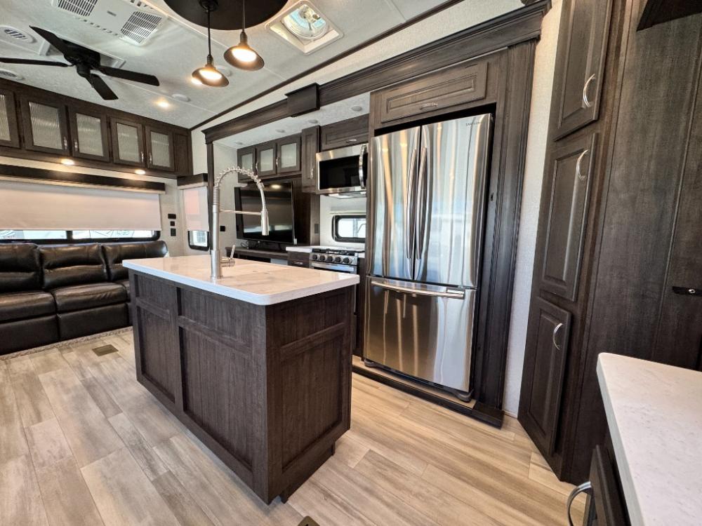 2022 Coachmen Brookstone fifth wheel 398MBL