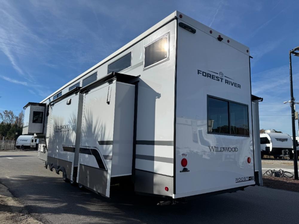 2025 Forest River Wildwood Heritage Glen fifth wheel ROOST43