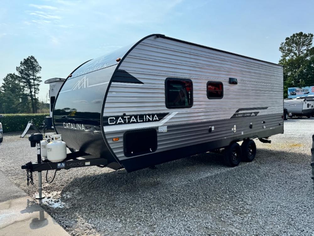 2025 Coachmen RV Catalina Summit Series 8 travel trailer 211BH
