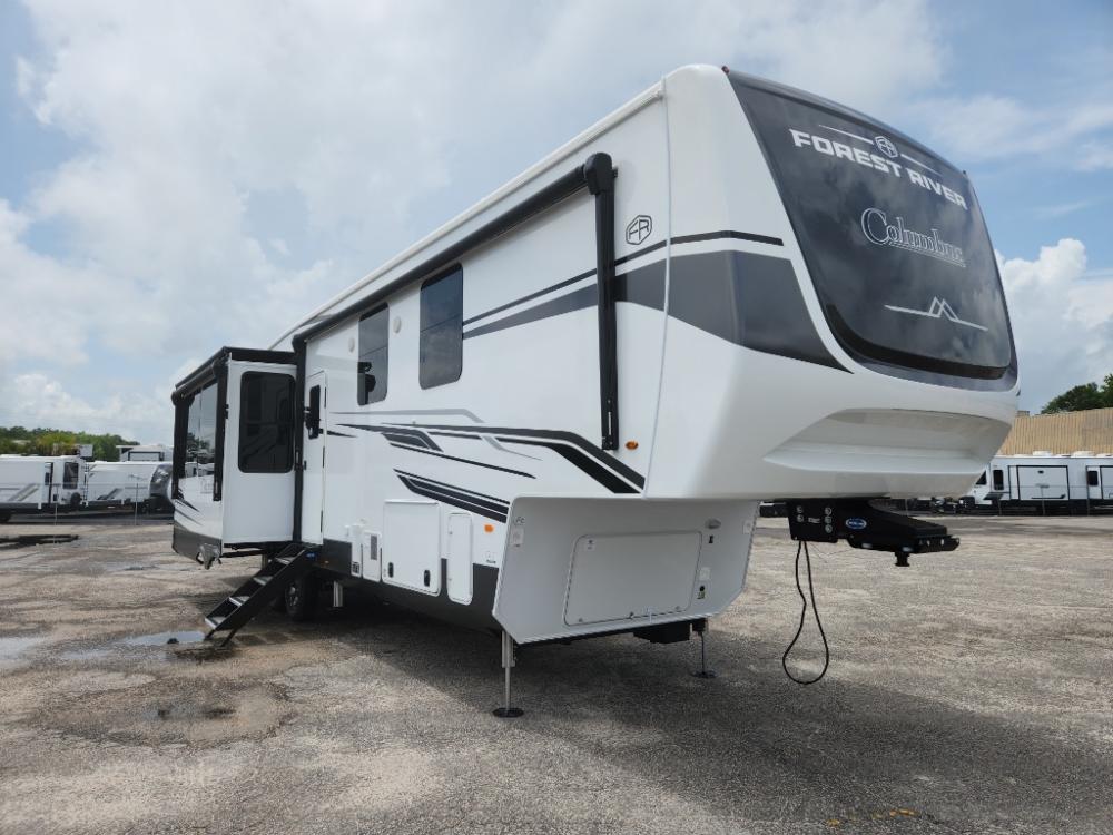 2025 Palomino Columbus fifth wheel 384RKH