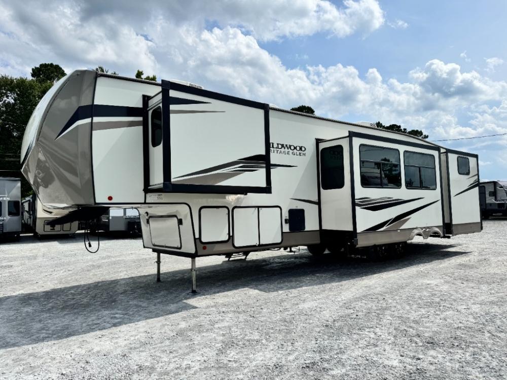 2023 Forest River Wildwood Heritage Glen fifth wheel 356QB