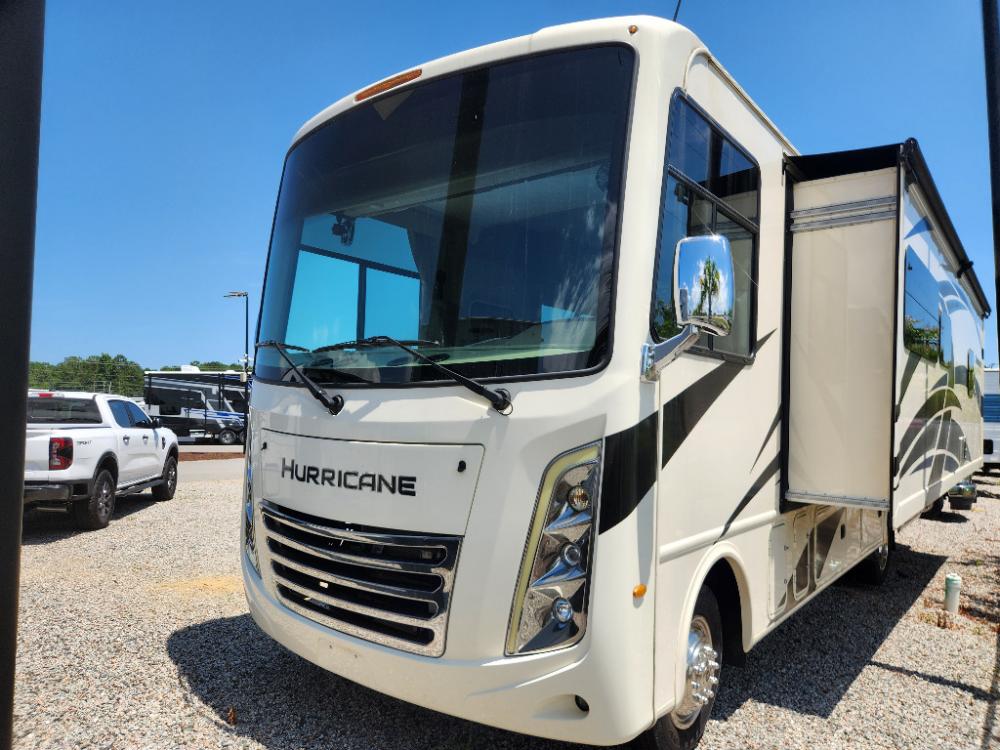 2022 Thor Motor Coach Hurricane Class A gas motorhome 29M