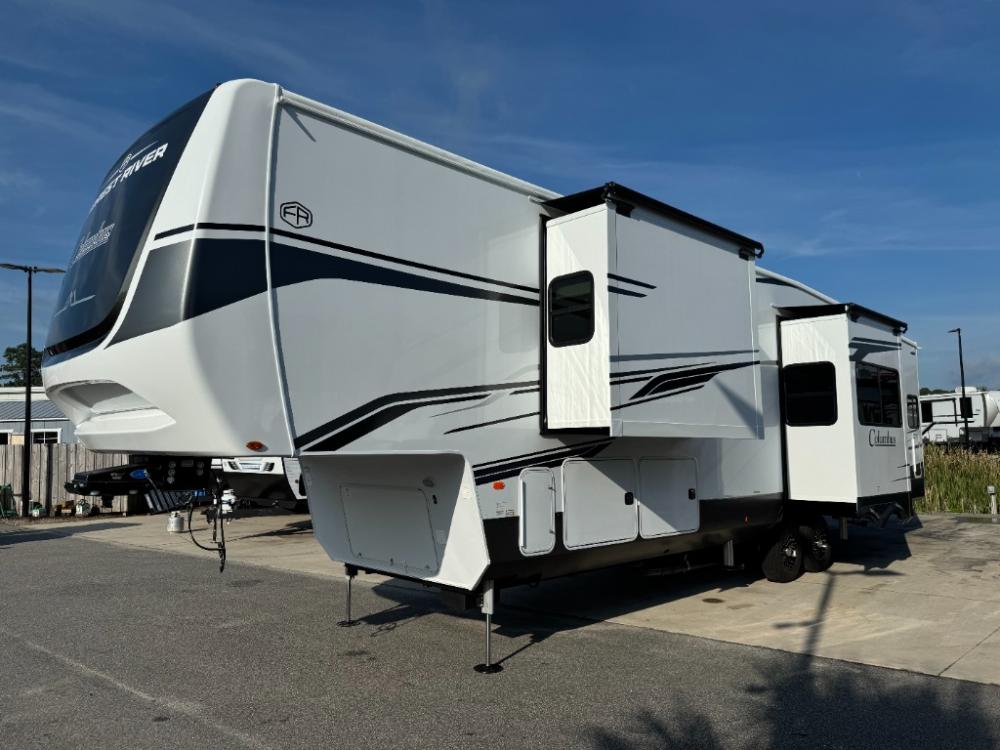 2026 Palomino Columbus fifth wheel 384RKH