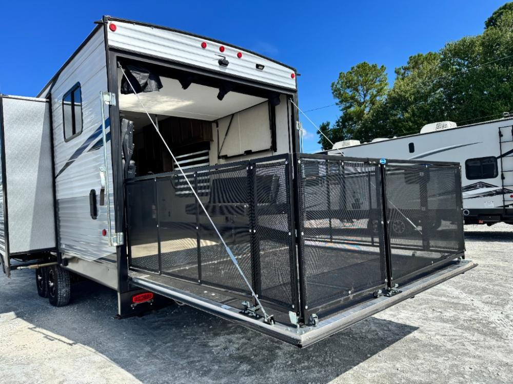 2022 Forest River Vengeance Rogue toy hauler 26VKS