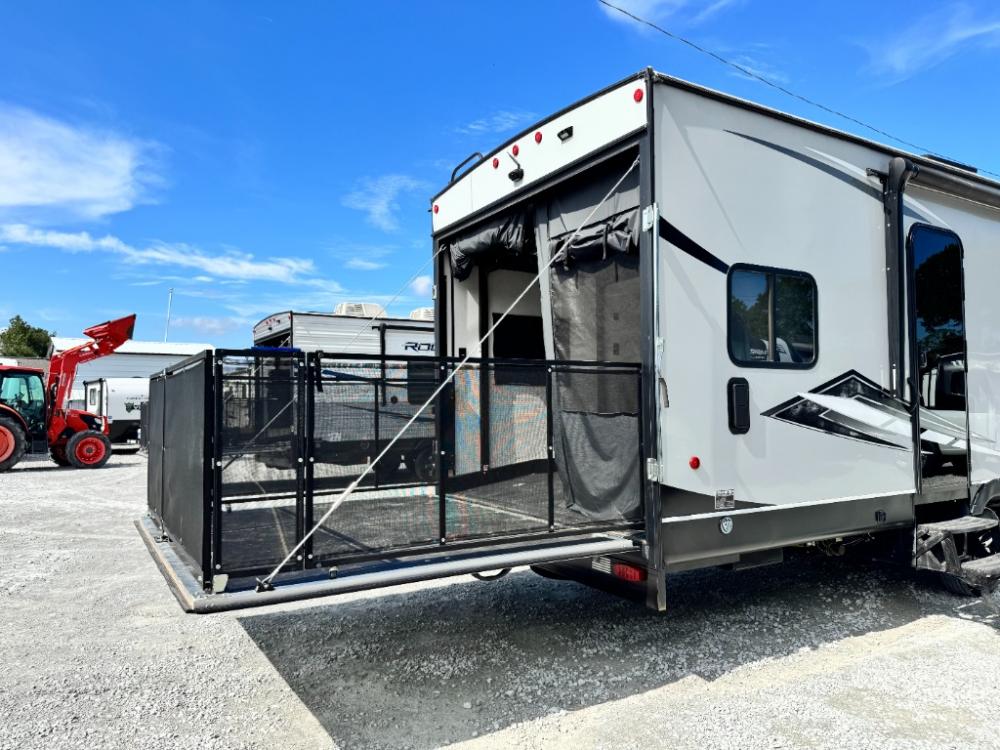 2021 Forest River Cherokee Wolf Pack toy hauler 25PACK12