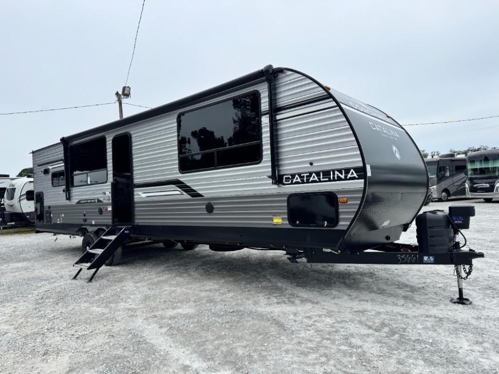 NEW 2026 Coachmen Catalina Legacy Edition travel trailer 303RKDS