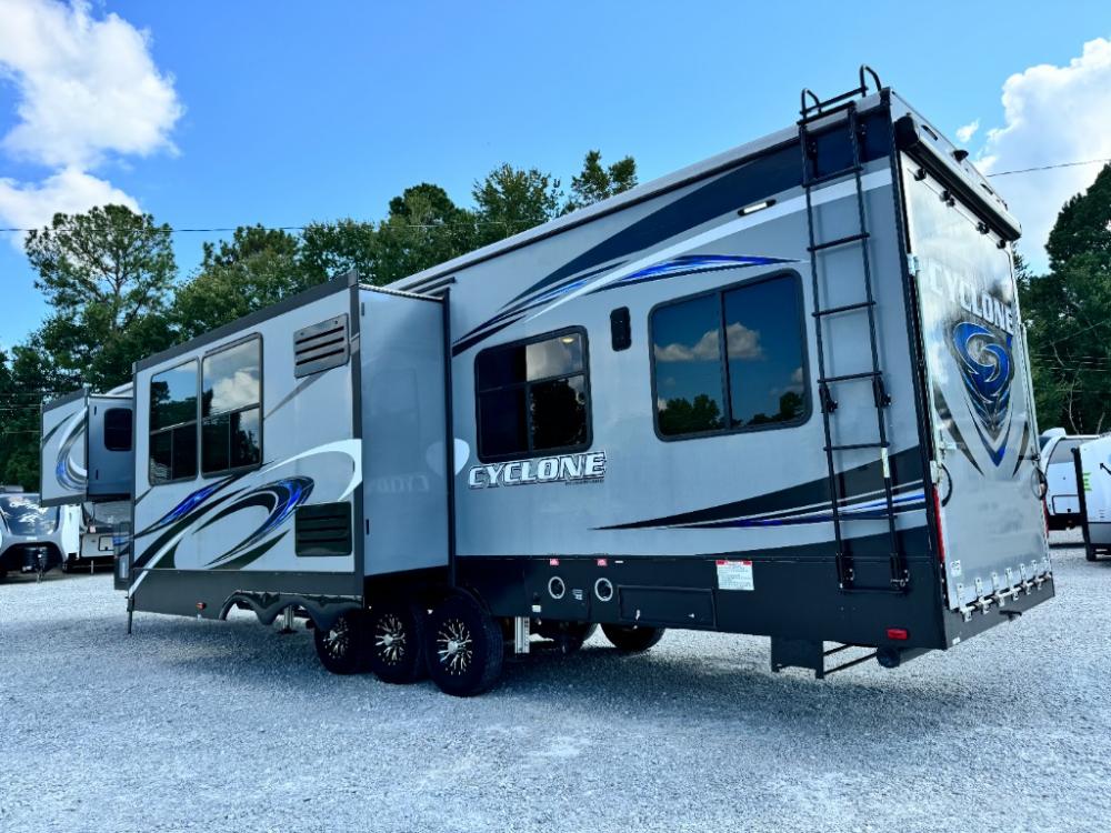 2017 Heartland Cyclone 4200 Fifth Wheel Toy Hauler