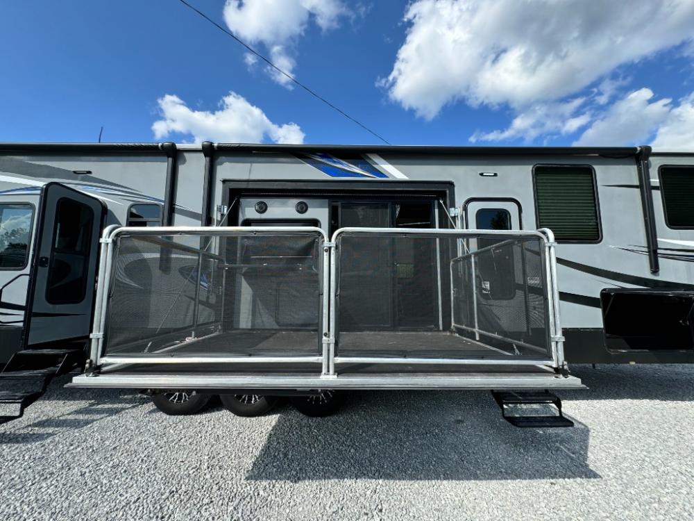 2017 Heartland Cyclone 4200 Fifth Wheel Toy Hauler