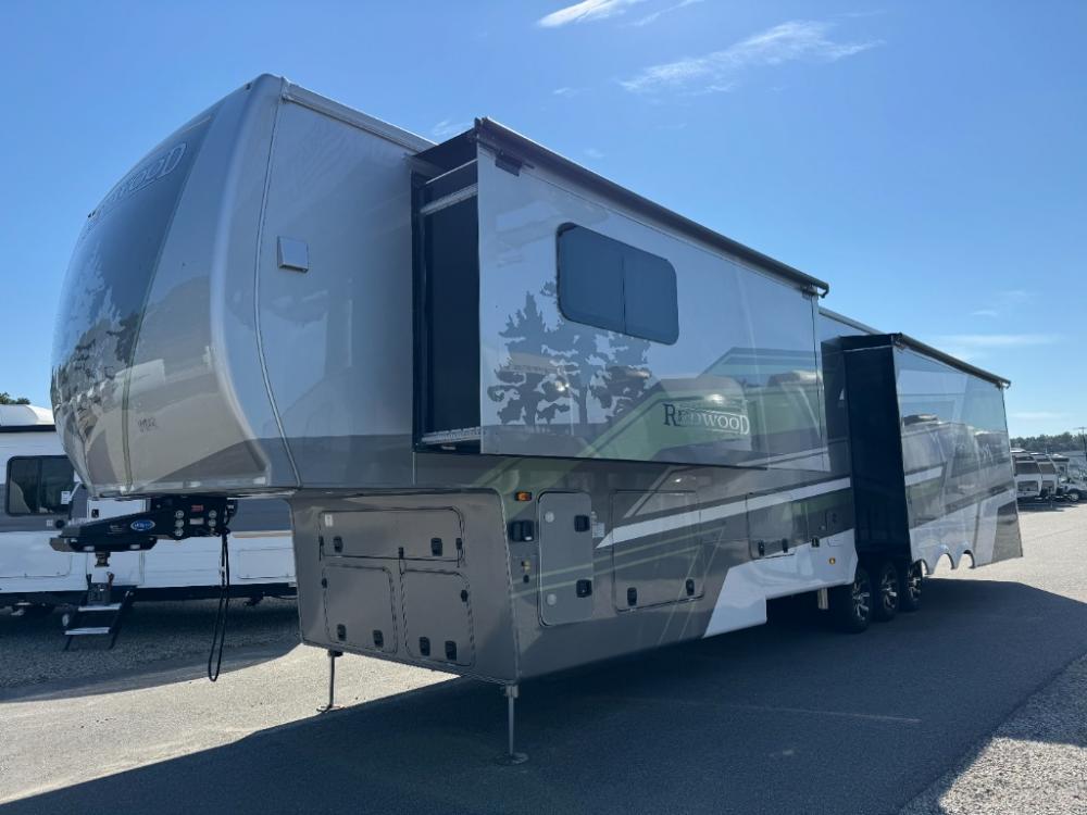 Brand New 2026 Redwood RV fifth wheel 412GK