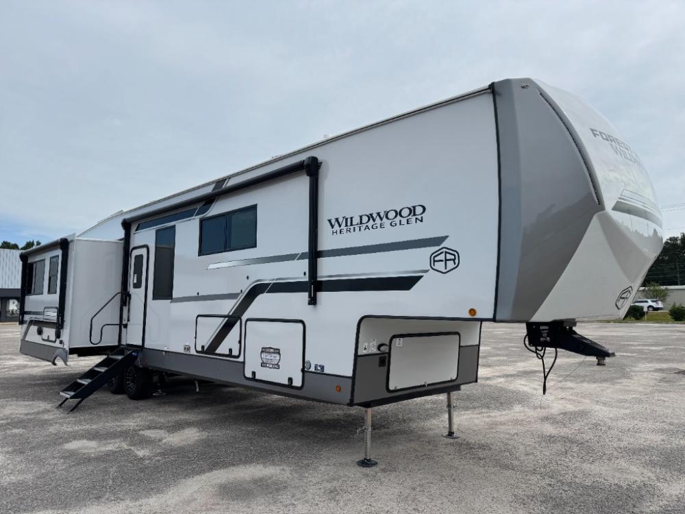 Brand New 2026 Wildwood Heritage Glen 380WDR Fifth Wheel