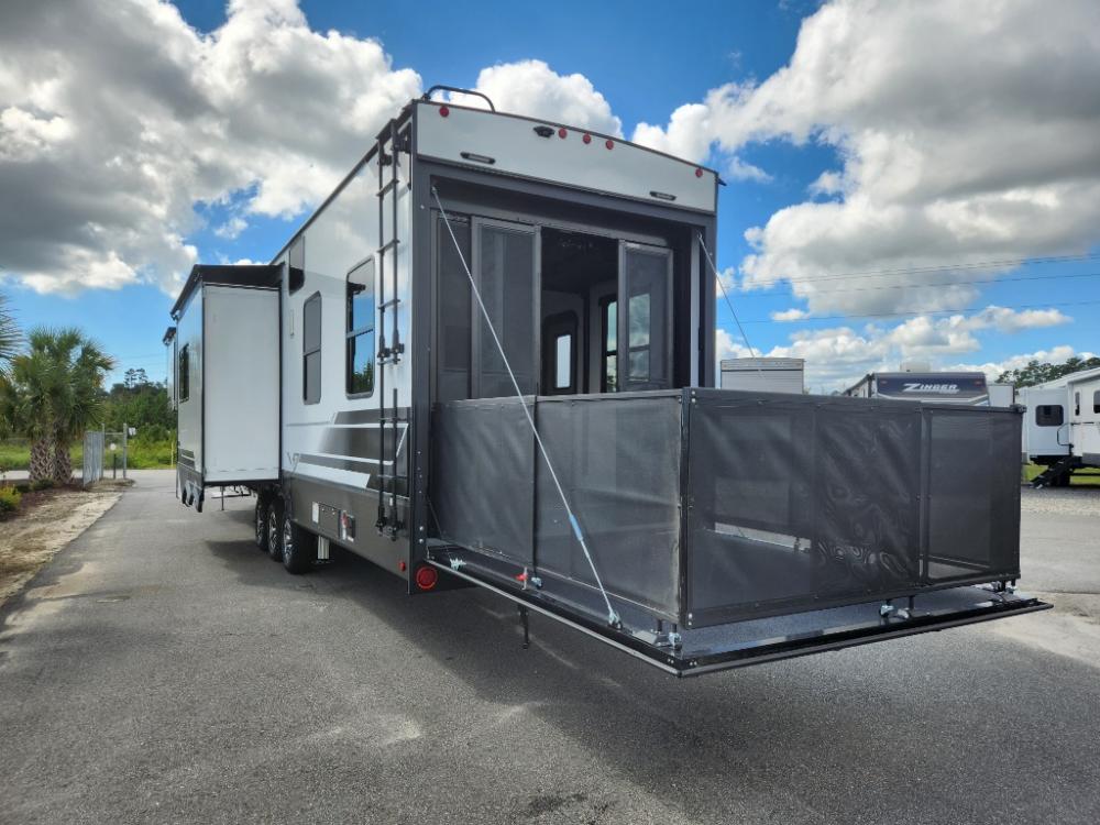 2025 Dutchmen Voltage Triton toy hauler fifth wheel 4013