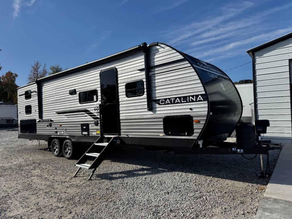 Brand New 2026 Coachmen Catalina Legacy Edition travel trailer 293QBCK