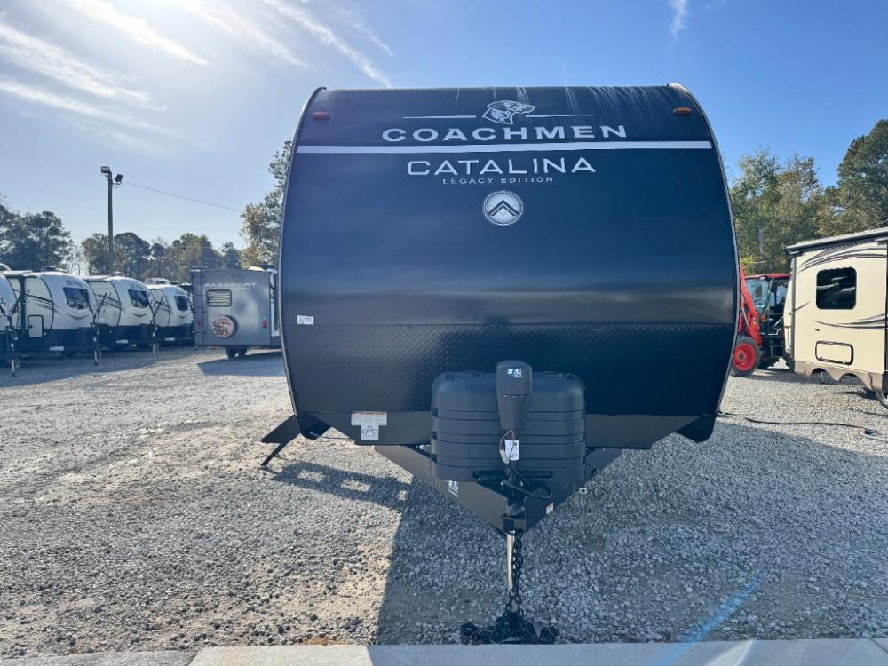 Brand New 2026 Coachmen Catalina Legacy Edition travel trailer 293QBCK