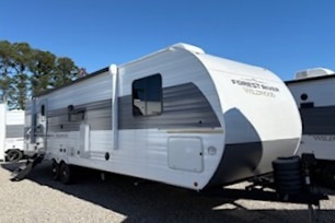 New 2025 Forest River Wildwood travel trailer 29BDB