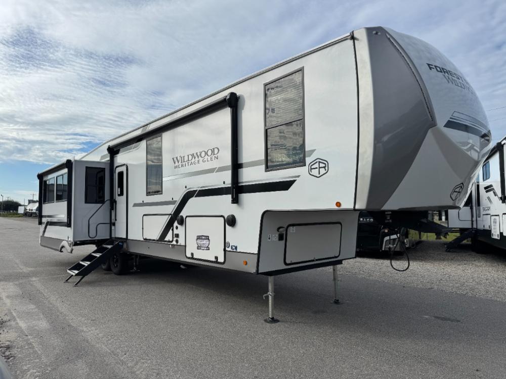 New 2026 Forest River Wildwood Heritage Glen fifth wheel 369BL