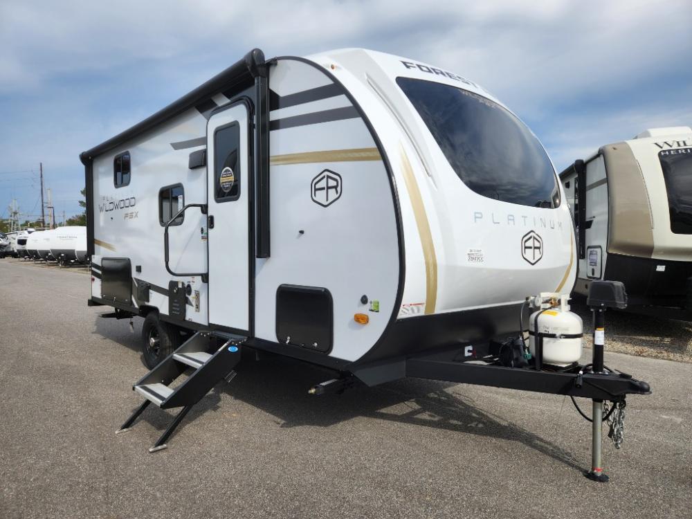 New 2025 Forest River Wildwood FSX platinum travel trailer 178BHSKX