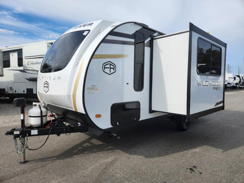 New 2025 Forest River Wildwood FSX platinum travel trailer 178BHSKX