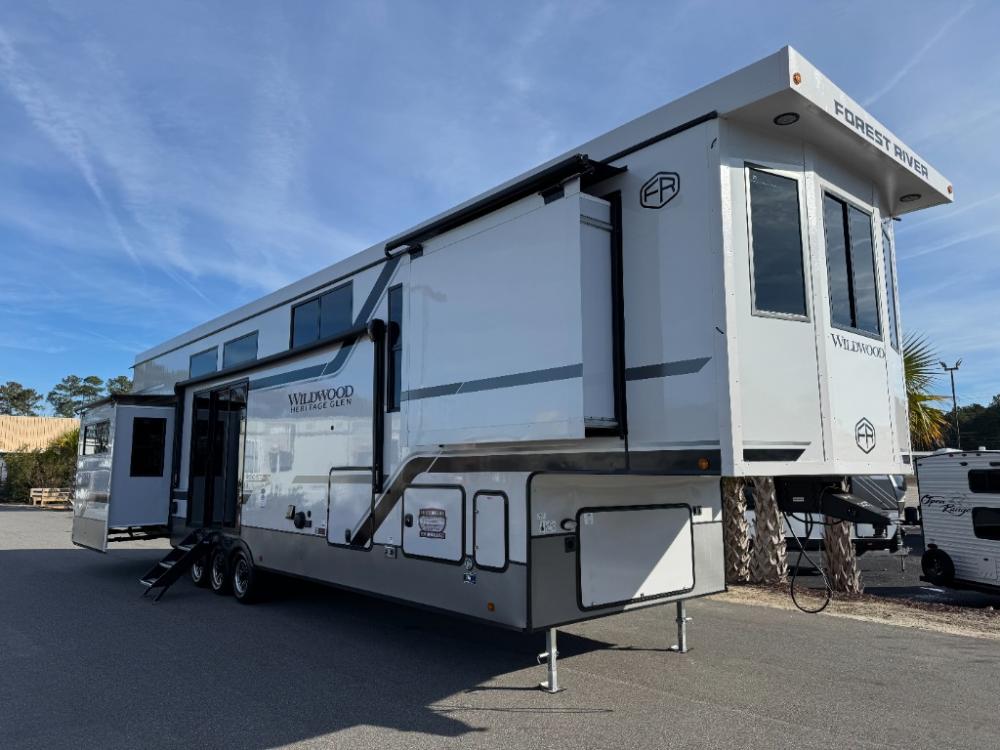 2025 Forest River Wildwood Heritage Glen fifth wheel ROOST43