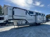 New 2026 Forest River Wildwood Heritage Glen fifth wheel ROOST43