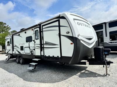 2018 Outback front side toy hauler travel trailer 324CG