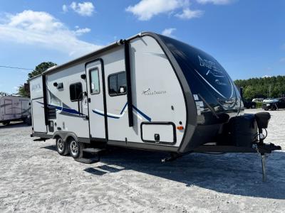 2018 Coachmen Apex Ultra-Lite travel trailer 215RBK