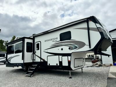 2021 Coachmen Brookstone fifth wheel 290RL