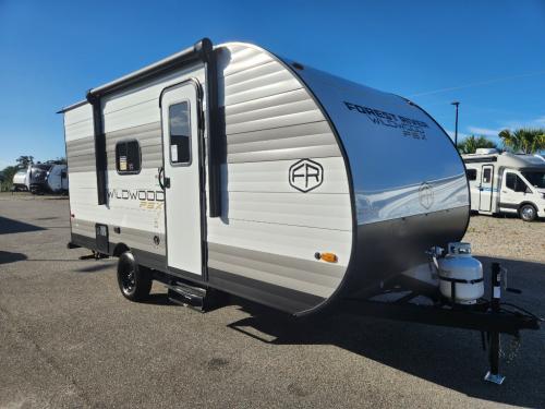 2025 Forest River Wildwood FSX Limited Edition travel trailer 174BHLE - 30amp, 13.5K BTU roof mounted AC!