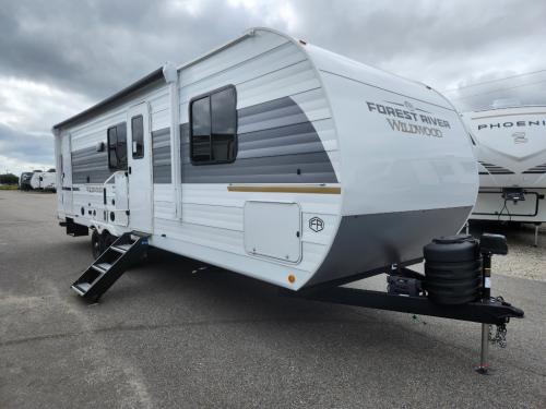 2025 Forest River Wildwood travel trailer 26DBUD - 15K BTU AC, 50AMP, WASHER/DRYER PREP AND MUCH MORE!