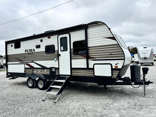 2021 Palomino Puma XLE Lite travel trailer 22DBC