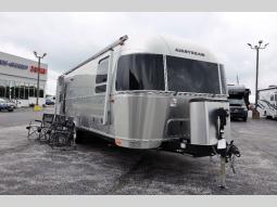 New 2025 Airstream RV Globetrotter 27FB Twin Photo