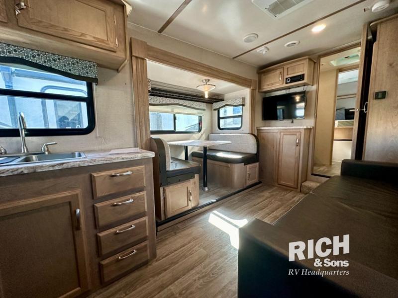 Used 2020 Winnebago Industries Towables Micro Minnie 2405RG Fifth Wheel ...