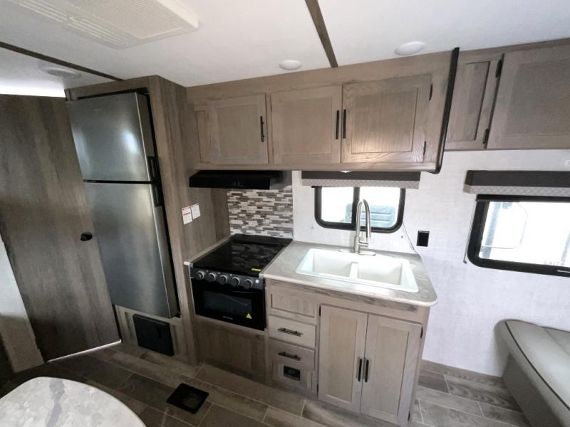 Used 2022 Gulf Stream RV Kingsport Special Edition Series 26BHG Travel ...