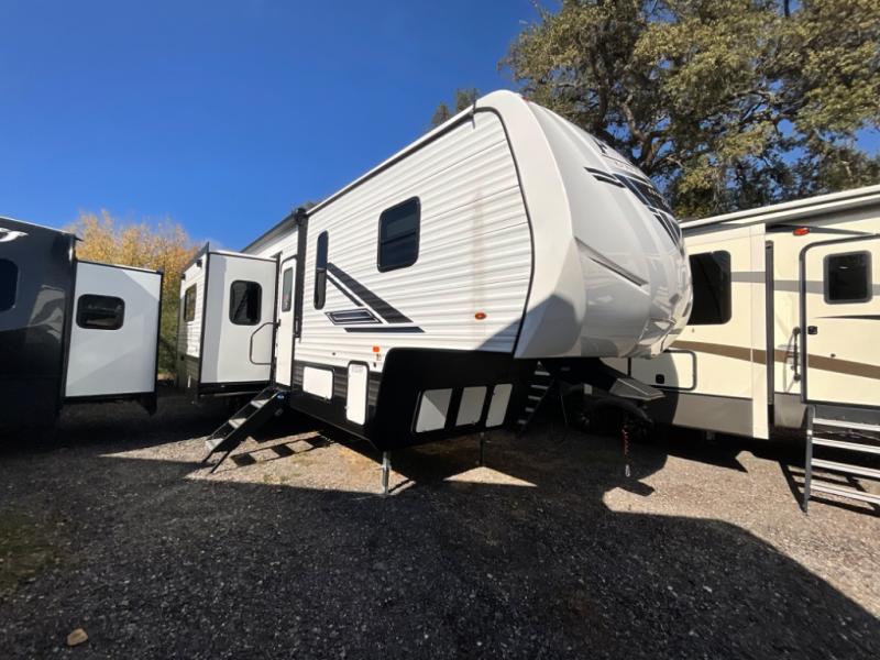 New 2023 Palomino Puma Unleashed 383DSS Toy Hauler Fifth Wheel at Ron ...