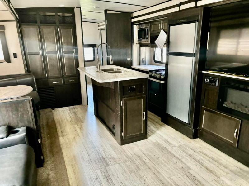 Used 2020 Coachmen RV Spirit Ultra Lite 3379BH Travel Trailer at Ron ...