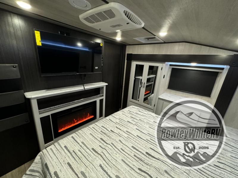New 2025 Genesis Supreme G335CKG Toy Hauler Fifth Wheel at