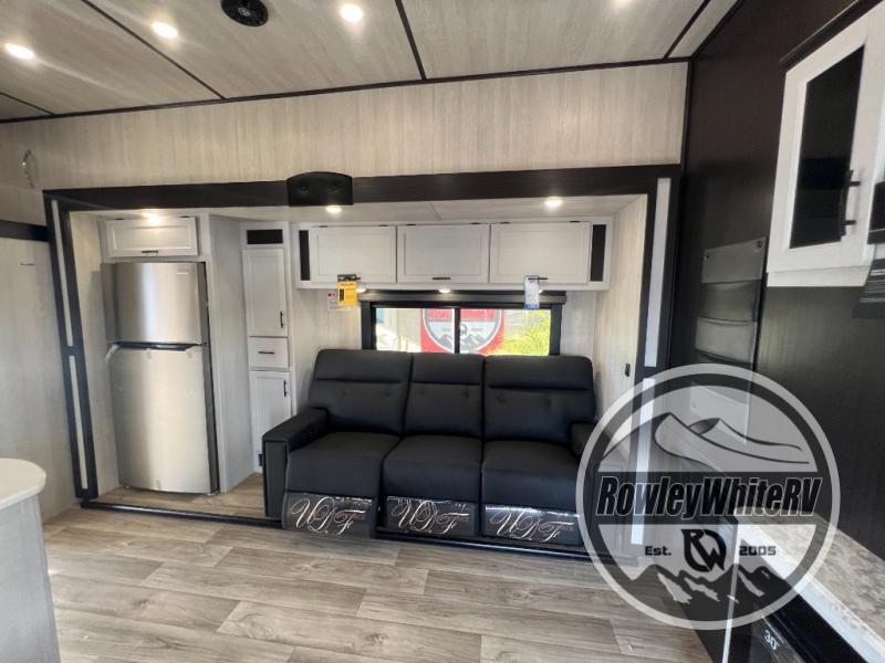 New 2025 Genesis Supreme GCK405 Toy Hauler Fifth Wheel at Rowley