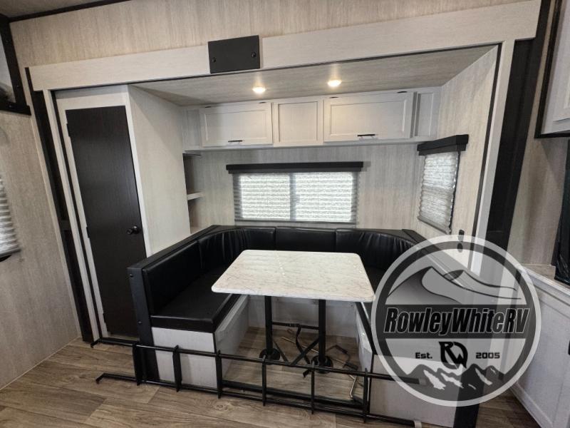 Fever White 55 Flex R + Astro Tour 10° Astro Gaming A10 Gen 2 Stereo Headset, White (939-002050) | Staples