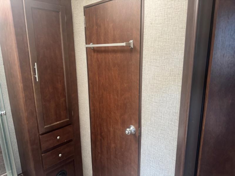 Used 2016 Eclipse Stellar Wide Lite 27DBLG Toy Hauler Travel