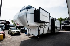 New 2022 Keystone RV Avalanche 390DS Photo