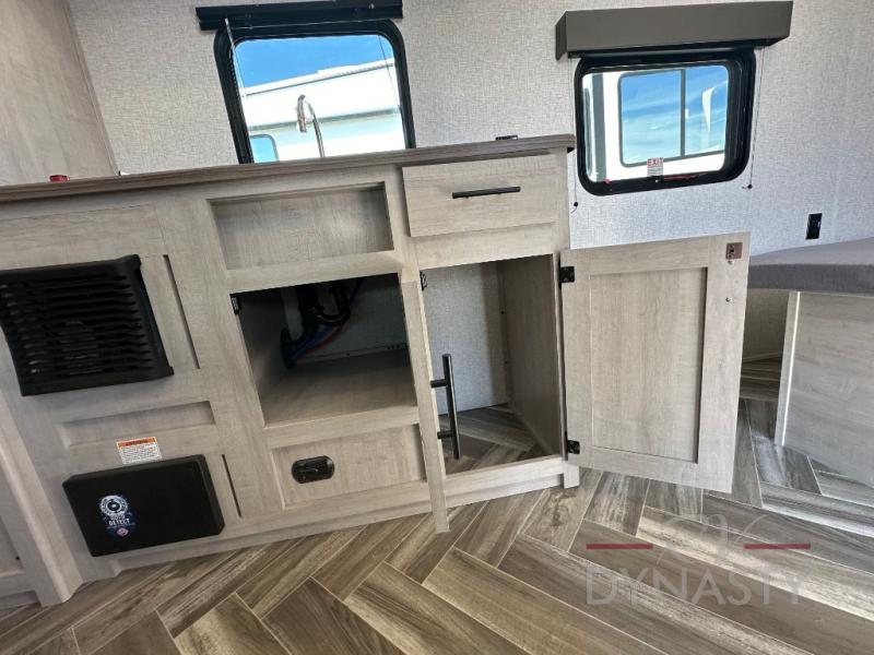 New 2025 CrossRoads RV Zinger Lite ZR18RB Travel Trailer at New 2025 CrossRoads RV Zinger Lite ZR18RB Travel Trailer at